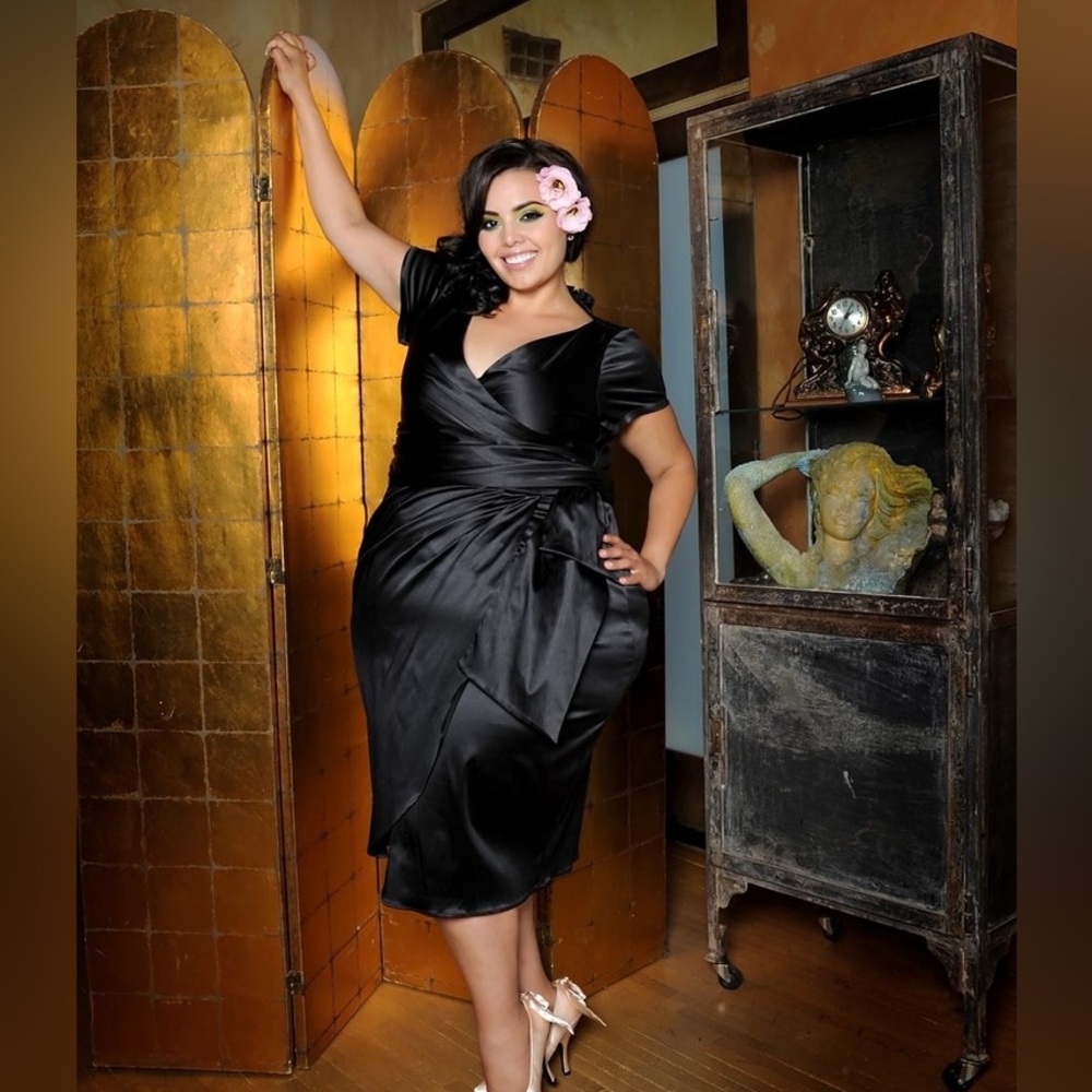 Black satin pin up girl dress. 4